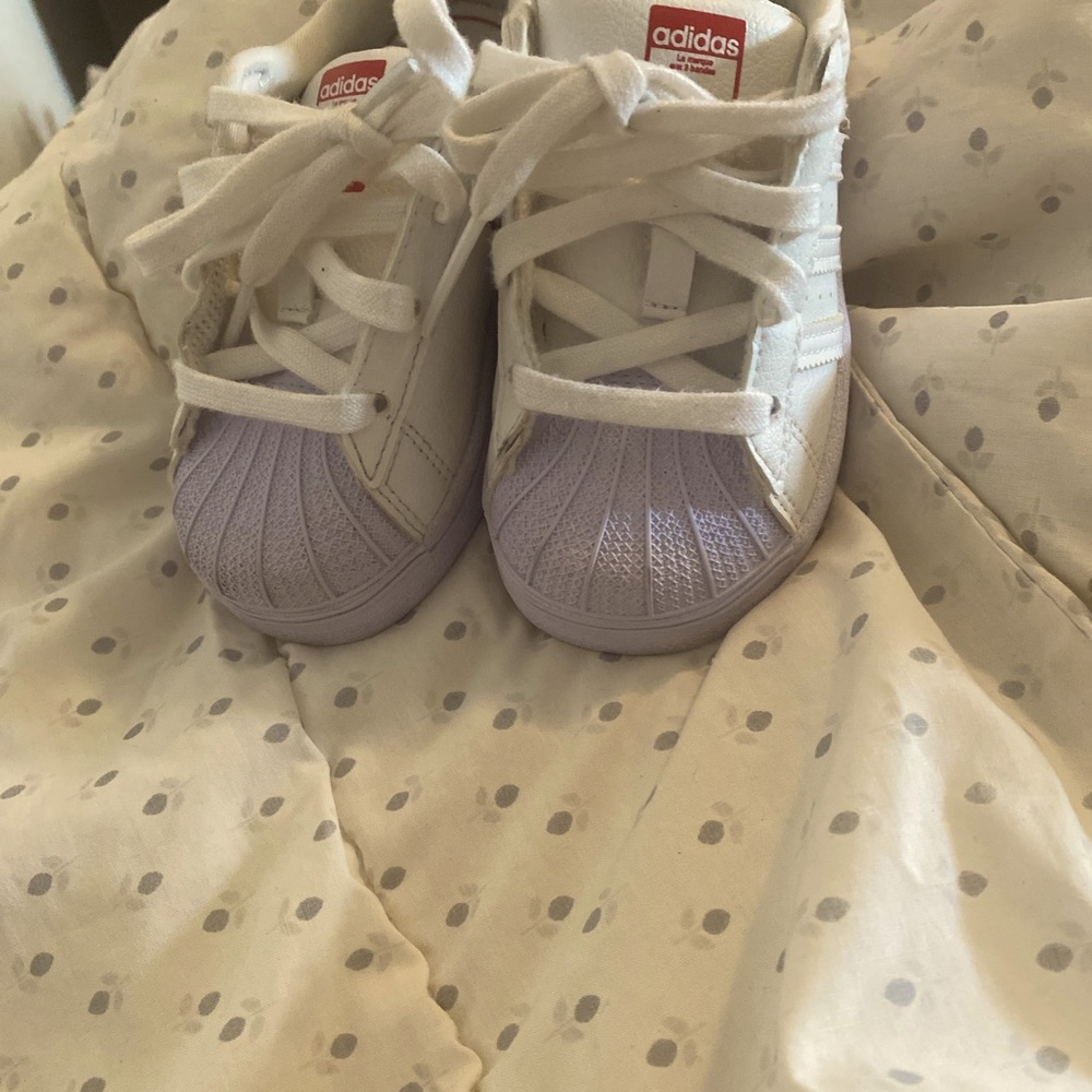 Kids adidas size 7 great condition
